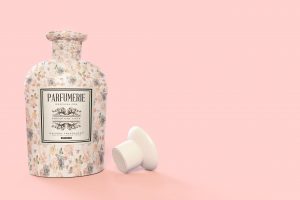 Pattern&Label-Parfum-Bottle-Mockup