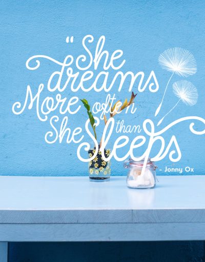 Dreamdelion hand drawn script font